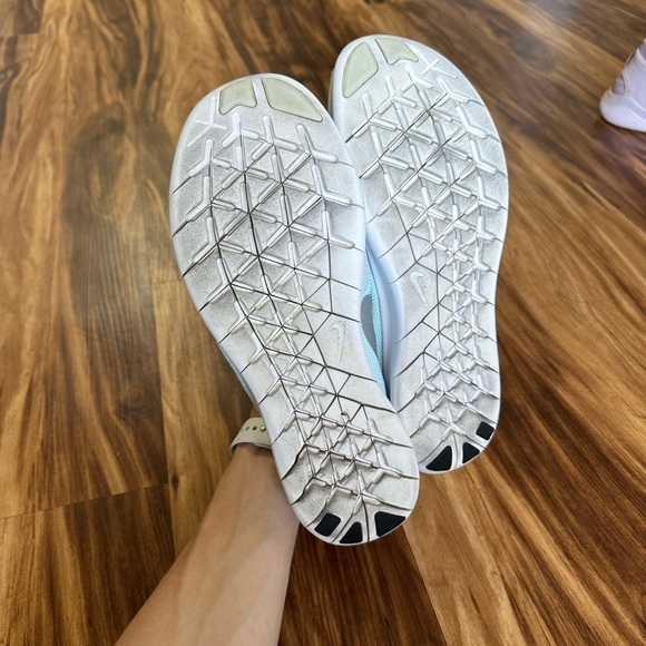 Nike Free Running Shoes - Picture 2 of 5